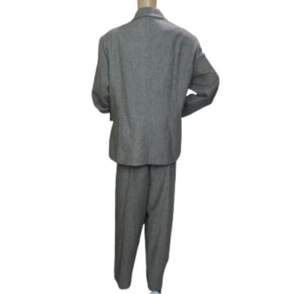 Vanity Fair Elegant Grey Suit - Picture 6 of 13